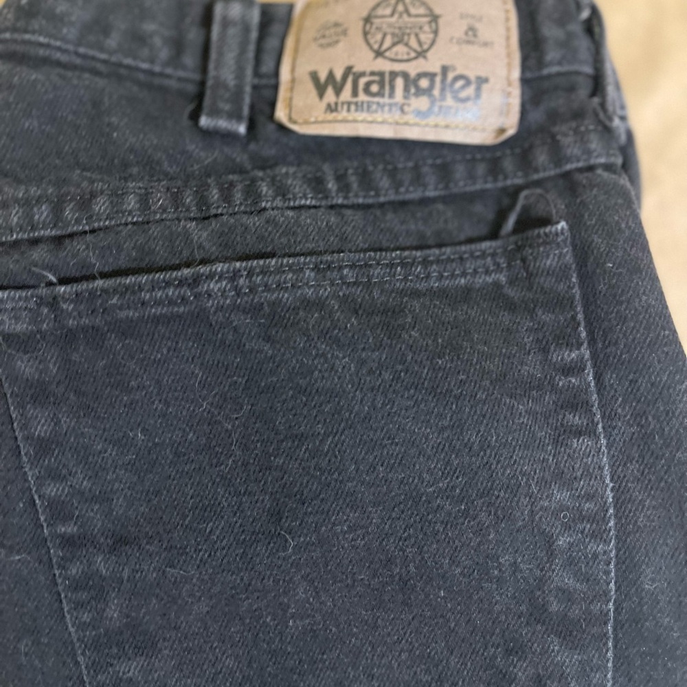 Vintage Men’s Wrangler Black Denim Shorts | Size 36